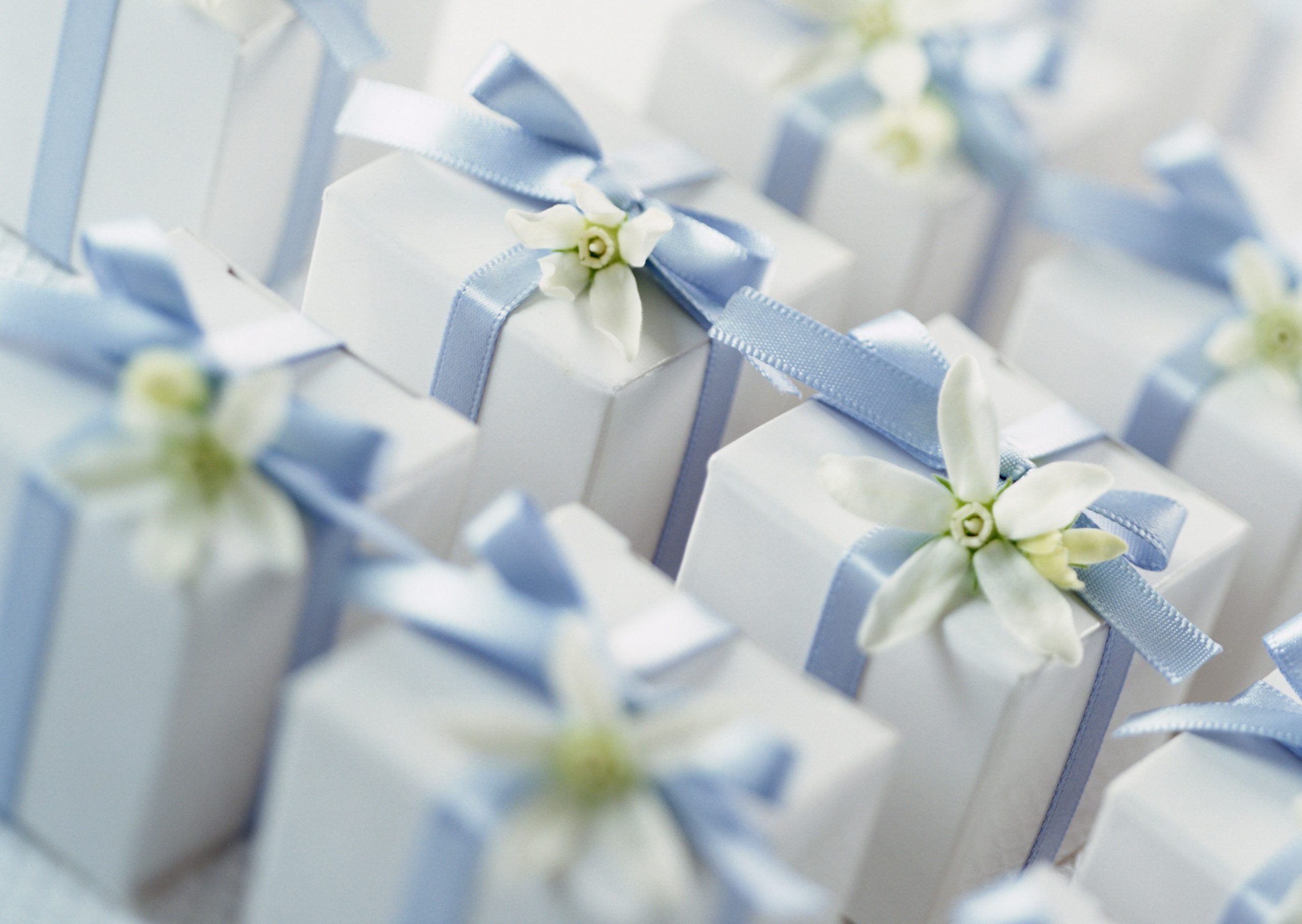How to Choose the Perfect Wedding Gift Box for a Couple A Gifting Guide